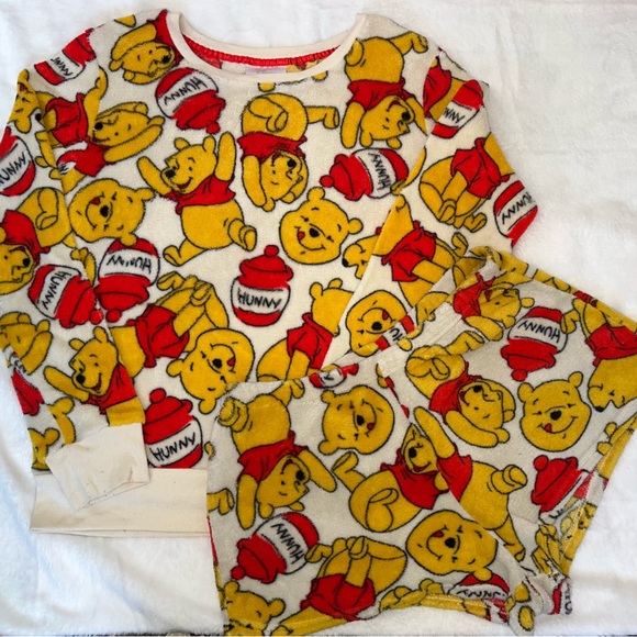 Disney| Winnie the Pooh Fuzzy Pajama Set | Medium - Picture 2 of 6